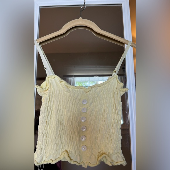 QED London: Pastel Yellow button down crop top - Picture 3 of 4